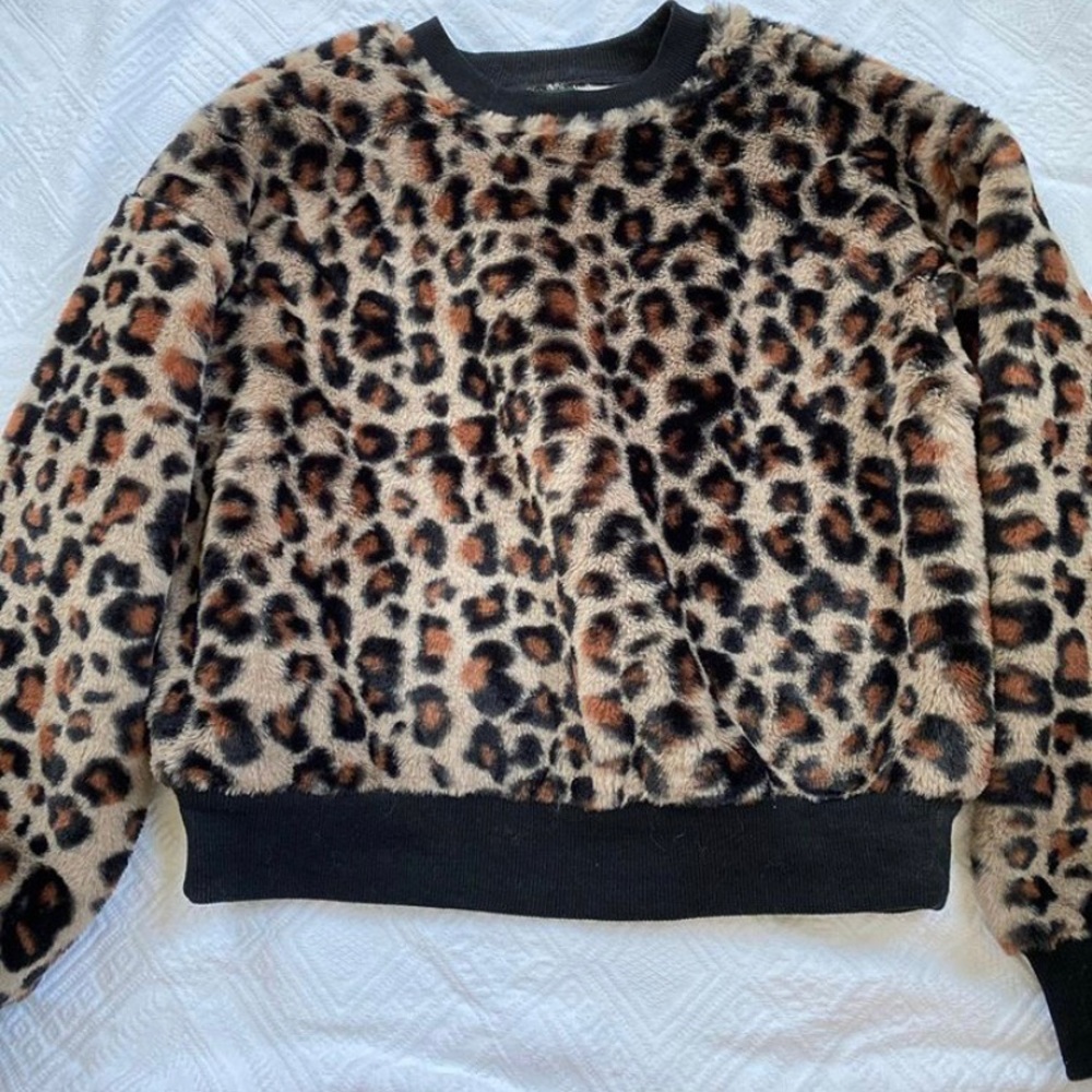 leopard print sweater!